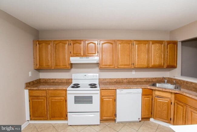 Building Photo - 10014 Beacon Hill Dr