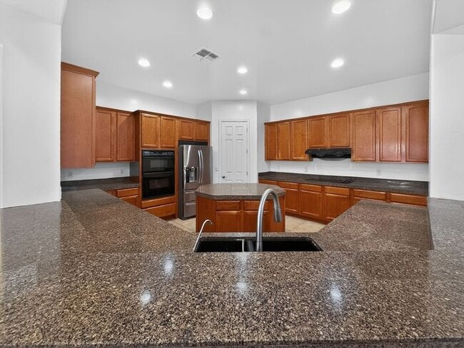 Building Photo - Spacious 3 car garage home at Paseo Trail!