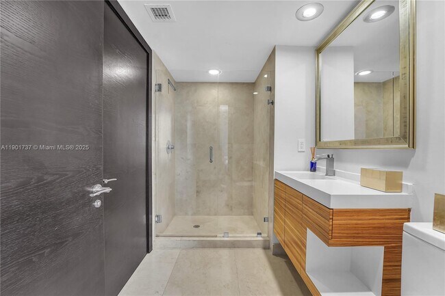 Building Photo - 465 Brickell Ave