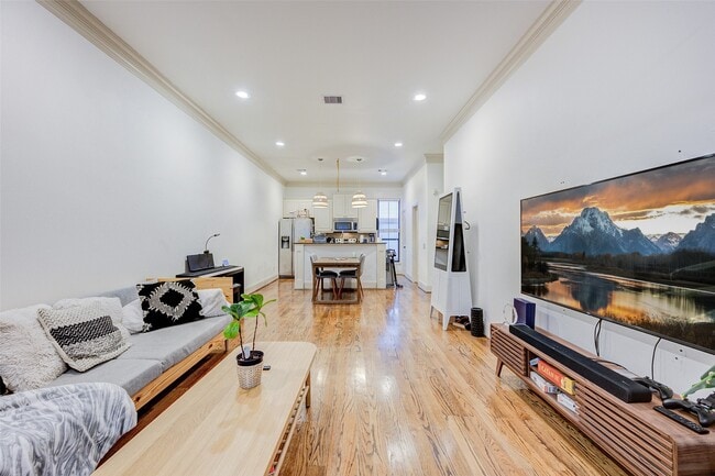 Building Photo - 3105 Fairdale Oaks E