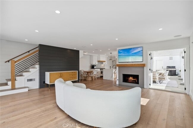 Building Photo - 300 Coral Ave