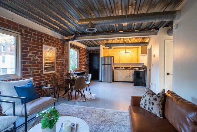 Building Photo - 15 Burbank Dr SW