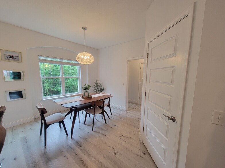 Building Photo - 652 Helen Ave