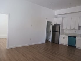 Building Photo - 1518 W Florence Ave