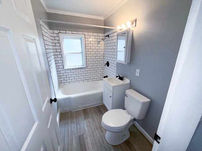 Building Photo - 3 Bed Home in Waverly with Modern Charm, G...