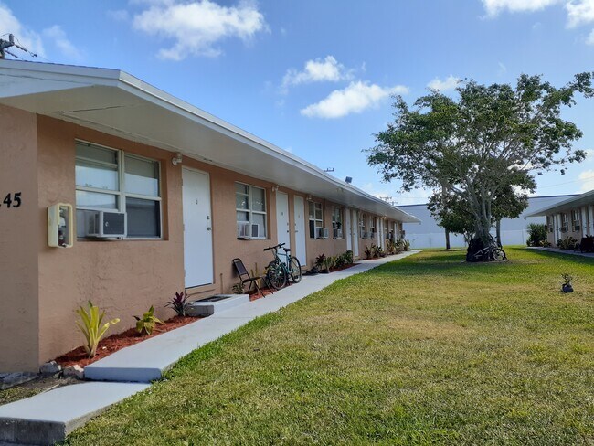 Primary Photo - 2255 NE Dixie Hwy