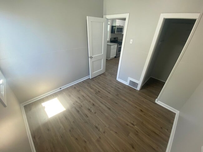 Building Photo - Renovated 2 Bed 1 Bath House
