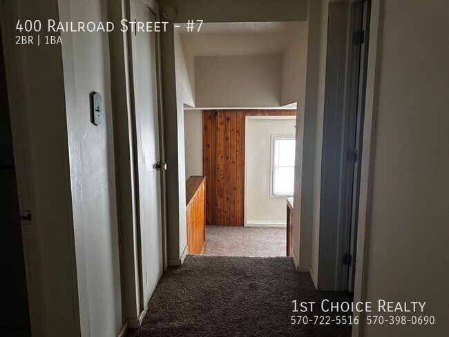 Building Photo - 400 Railroad St