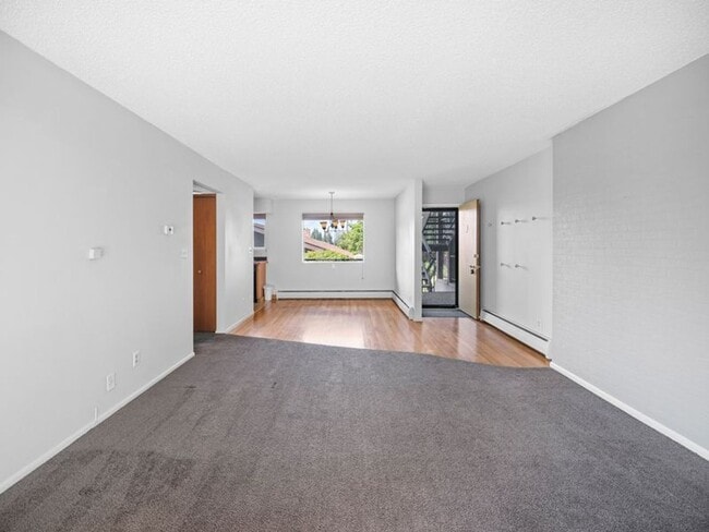 Building Photo - Modern Comfort: 1-Bedroom Apartment with B...