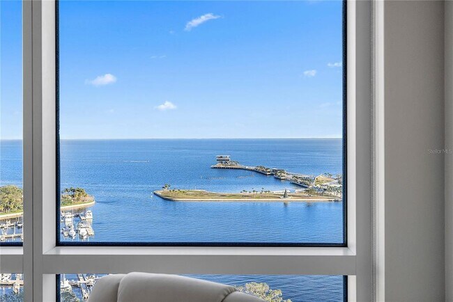 Building Photo - 400 Beach Dr NE