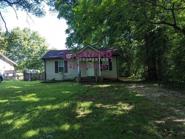 Primary Photo - 2 Bedroom, 1 Bathroom Home!