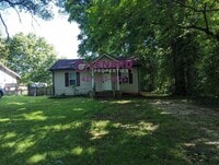 Building Photo - 2 Bedroom, 1 Bathroom Home!