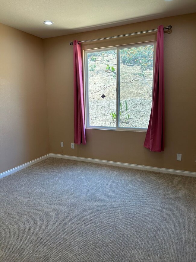 Building Photo - 1651 Daybreak Pl
