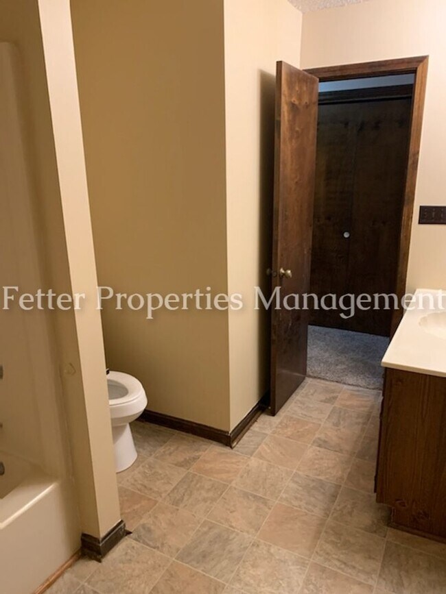 Building Photo - 6566 Heathervale Ct