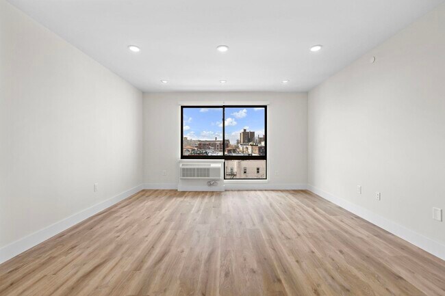 Building Photo - 433 62nd St