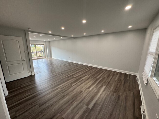 Building Photo - 222 Chesna Dr