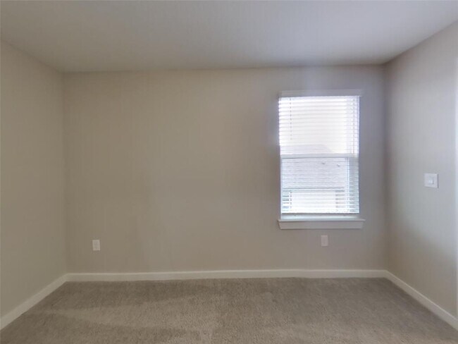 Building Photo - 609 Raglands Rd