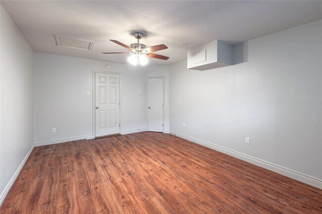 Building Photo - 16213 Malden Dr