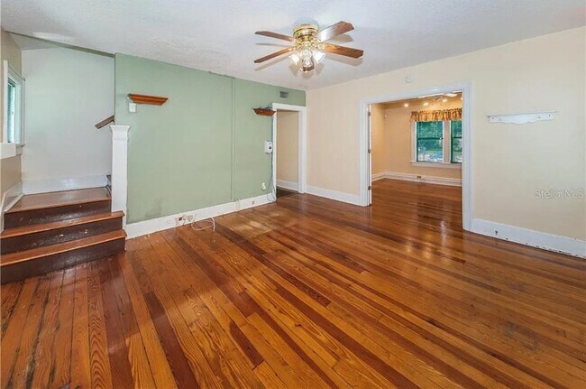 Building Photo - 638 E Tarpon Ave