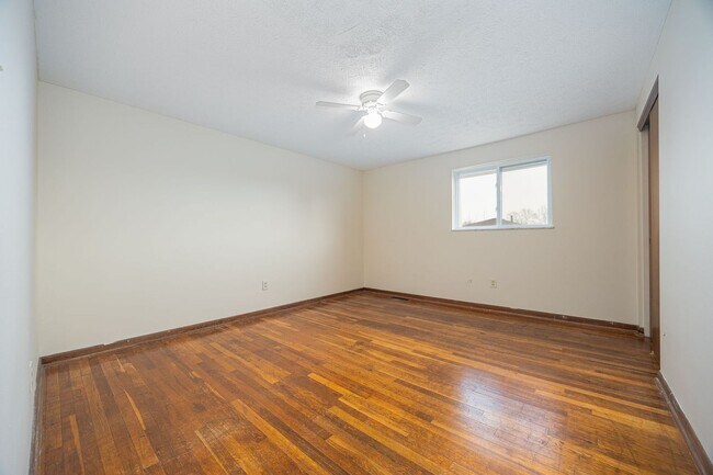 Building Photo - 3399 Beachworth Dr
