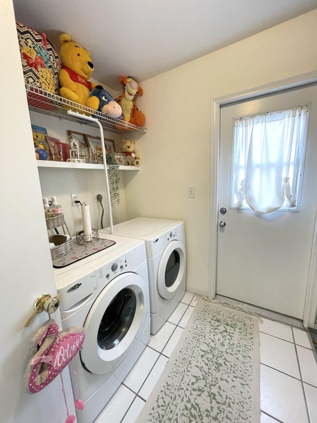 Building Photo - 266 NE Wavecrest Way