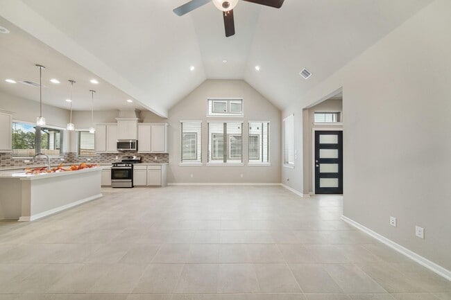 Building Photo - 1547 Crystal Stream Dr