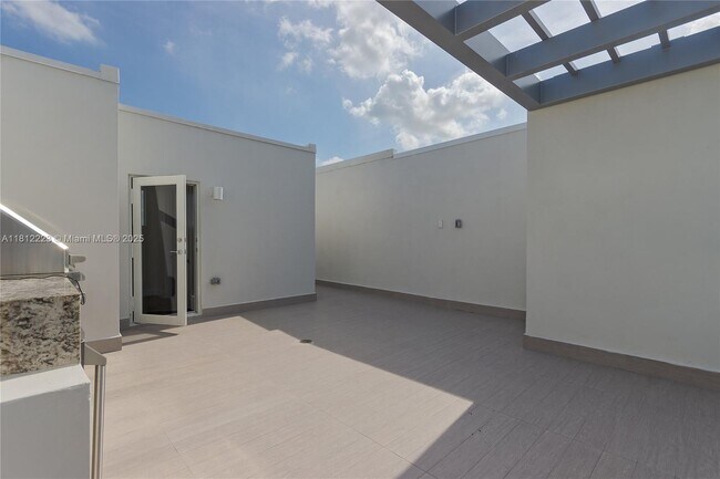 Building Photo - 10341 NW 64th Ln