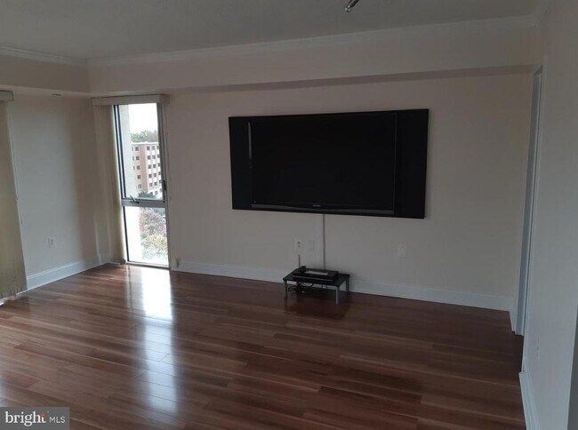 Building Photo - 1300 Army Navy Dr
