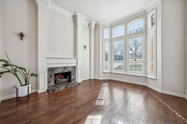 Building Photo - 2900 Creekview Dr