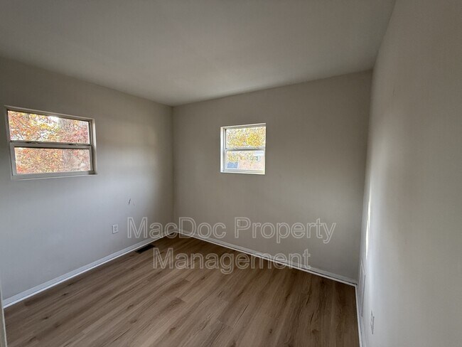 Building Photo - 914 Anvil Rd