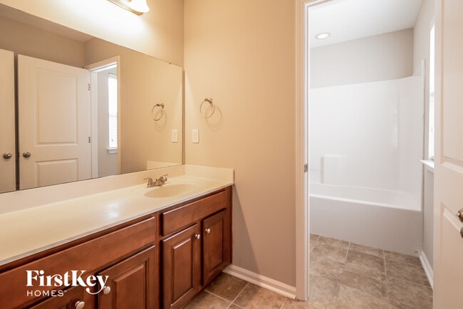 Building Photo - 302 Oglethorpe Cir