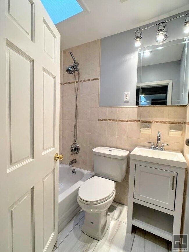 Building Photo - 162 Decatur St