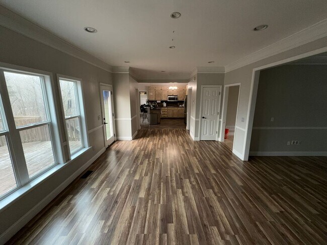 Building Photo - 2845 Stratfield Ct