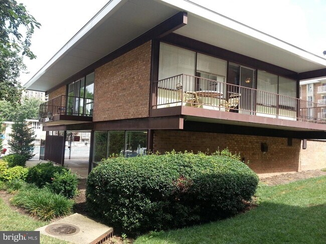 Building Photo - 2600 Indian Dr