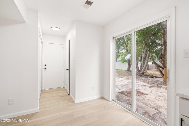 Building Photo - 944 Yellowbank Rd