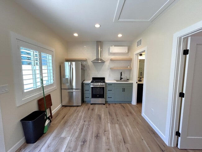 Building Photo - 247 W Woodland Oaks Dr