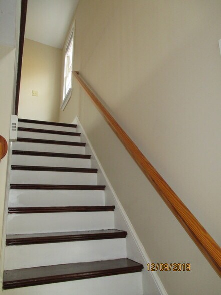 Building Photo - 17 Hampden Ct