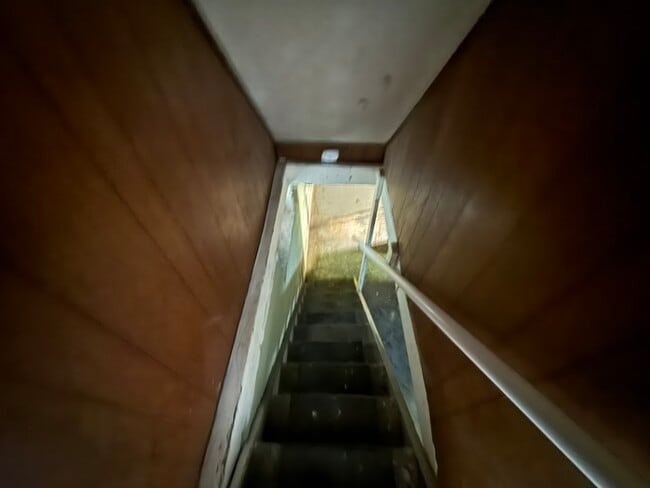 Building Photo - 659 Fisher Hill St