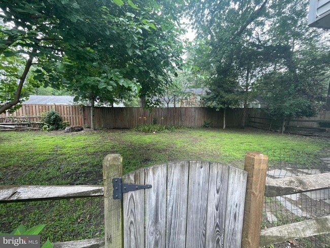Building Photo - 5005 Vane Ct