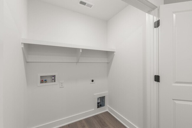 Building Photo - Bright & Modern New Construction Townhome