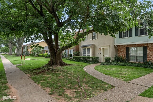 Building Photo - 421 Stratmore Dr