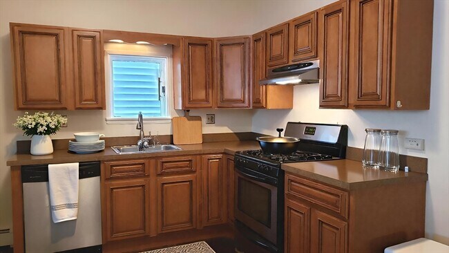 Building Photo - 65 Brookline St