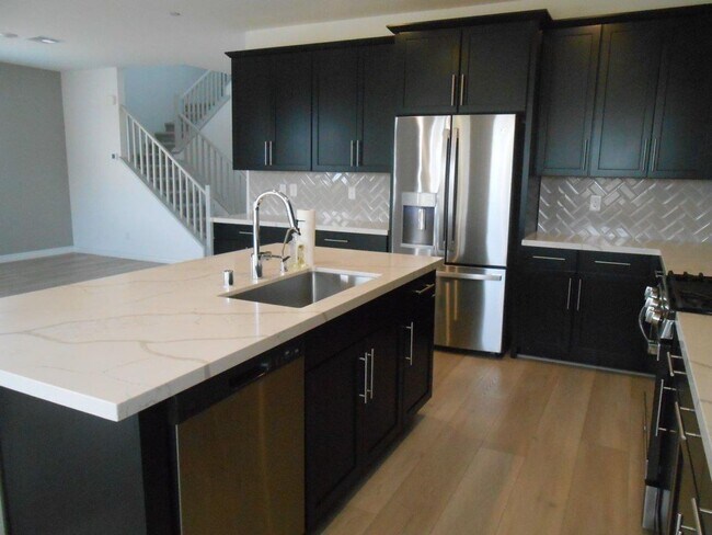 Building Photo - Beautiful Spacious Home in Henderson