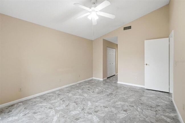 Building Photo - 754 Summerland Dr