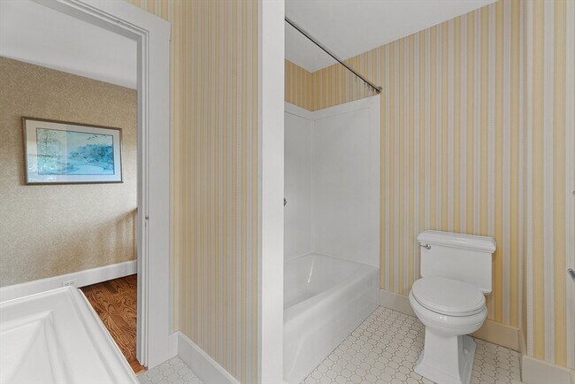 Building Photo - 84 Mt Pleasant Ave