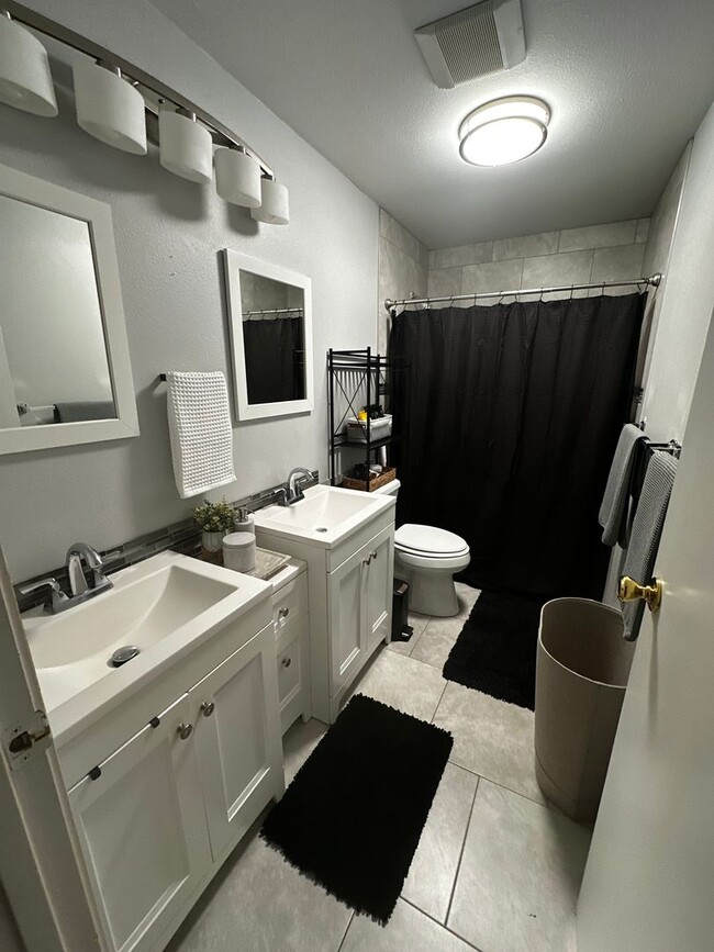 Building Photo - $3,500 / Month | 3 Bed / 2 Bath | Pets allowed