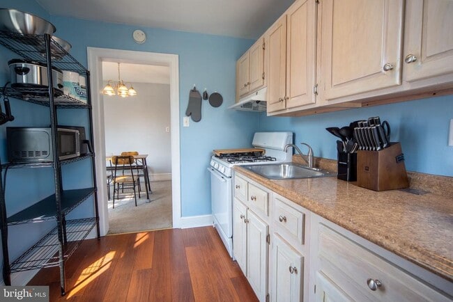 Building Photo - 511 Cinnaminson Ave