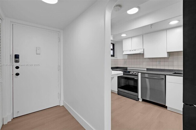 Building Photo - 6830 Indian Creek Dr