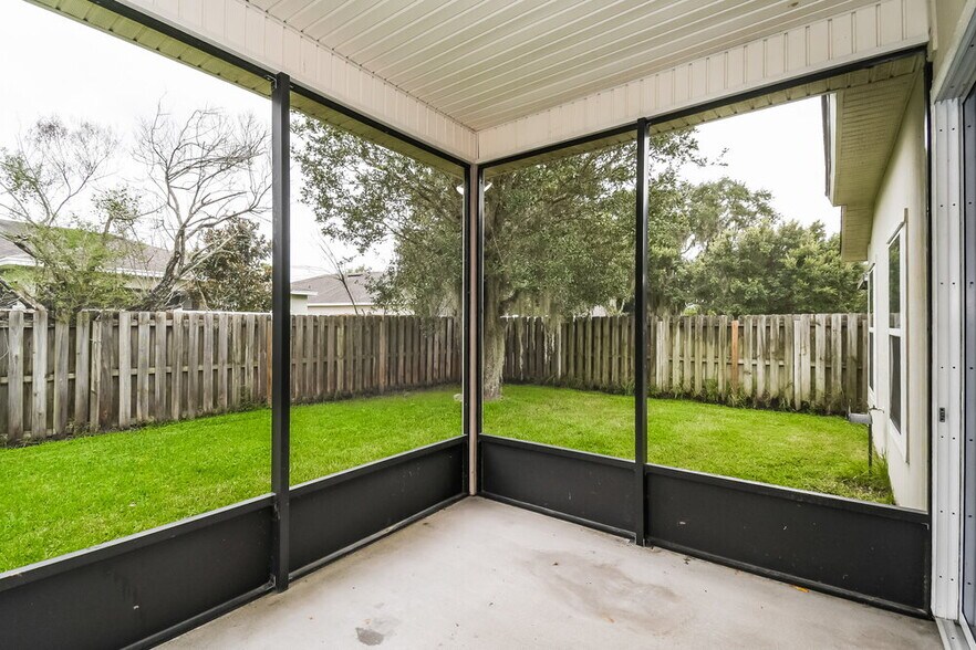 Building Photo - 15809 Canoe Creek Dr