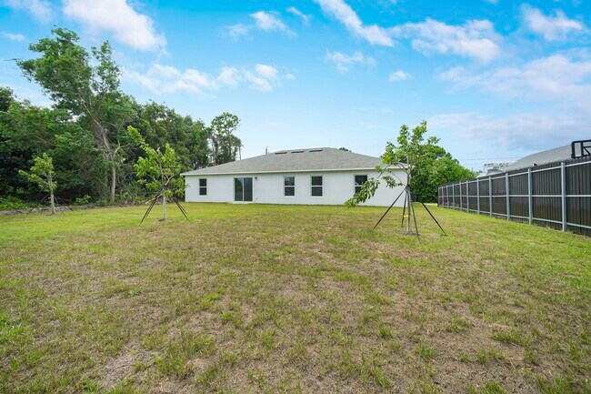 Building Photo - 3230 SE W Snow Rd